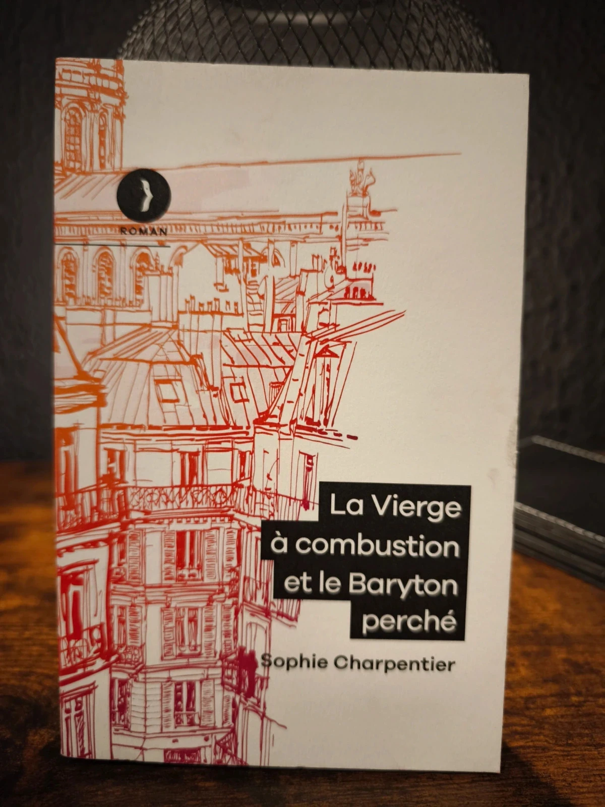 La vierge à combustion et le baryton perché